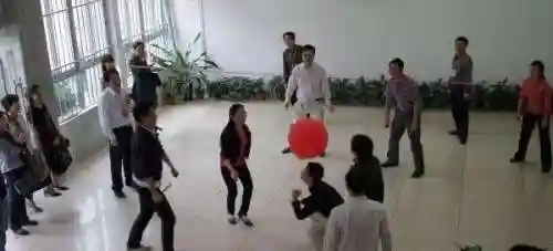 整人游戏惩罚方法(整人游戏有哪些)插图2