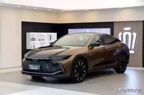 皇冠的阵容(诸神皇冠战马怎么获得)插图2