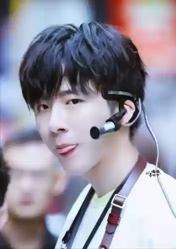 大明星系统(主角带系统有很多女明星)插图4