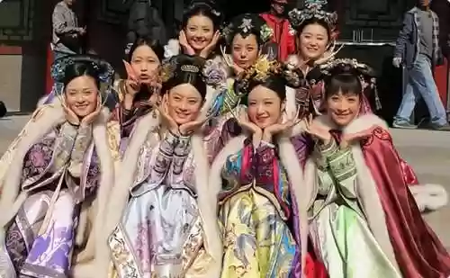 华妃阵容皇后阵容图(华雄的阵容搭配方案)