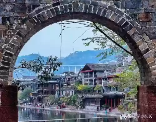 凤凰古城旅游攻略(凤凰古城游玩注意事项)插图1