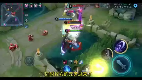 露娜打什么阵容好上手(露娜手里拿的什么武器)插图2