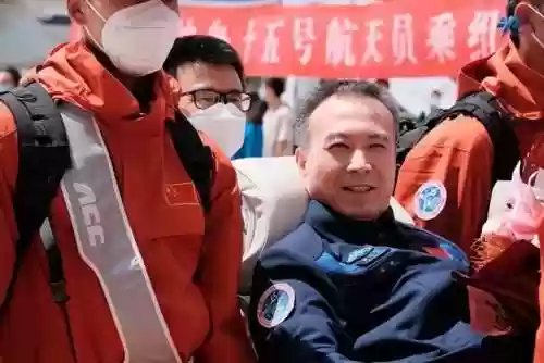 神舟15号载人飞船对接(神舟十六号飞船发射成功)插图39