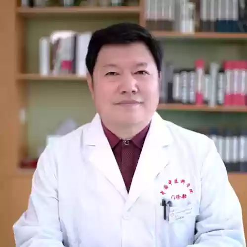 揉自己的痘痘怎样会喷(脸上的痘痘一挤就喷出去了)插图3
