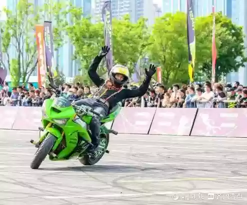 摩托特技表演(疯狂特技摩托车)插图2