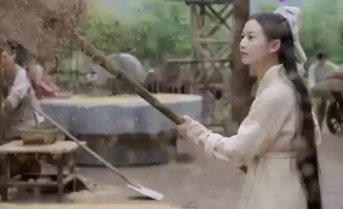 倚天屠龙记周芷若被丐帮哪一集(张无忌与周芷若成亲是哪一集)插图3 倚天屠龙记周芷若被丐帮哪一集(张无忌与周芷若成亲是哪一集)插图3