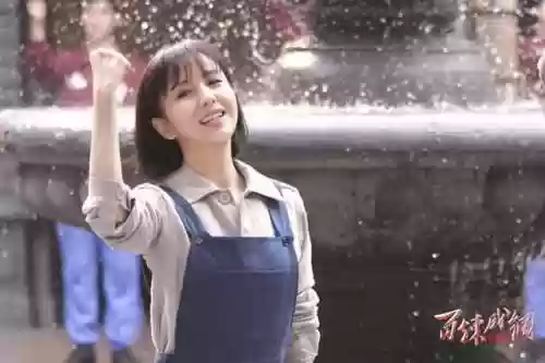 火红什么阵容(漆黑的魅影5.0完美阵容)