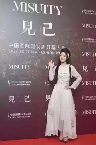 中国时装周明星阵容(中国的时装周有哪些)插图28