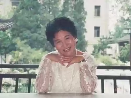 赵丽蓉出殡阵容(赵丽蓉得了啥病?)插图6 赵丽蓉出殡阵容(赵丽蓉得了啥病?)插图6