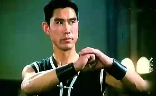 老版武侠小说大全(80年代武侠小说)插图2 老版武侠小说大全(80年代武侠小说)插图2