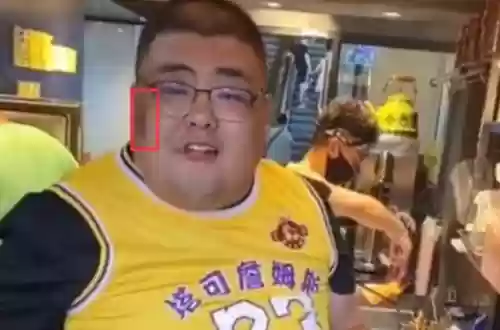 泡泡龙脸上的黑斑是怎么回事(脸上出现黑色凸起黑斑)插图5