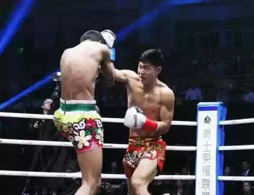 中国小将对决泰拳高手阵容(泰拳和空手道的几次对决)