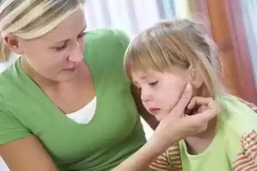 翻白眼口吐白沫浑身抽搐怎么回事(女生翻白眼吐舌头表情是什么意思)插图6