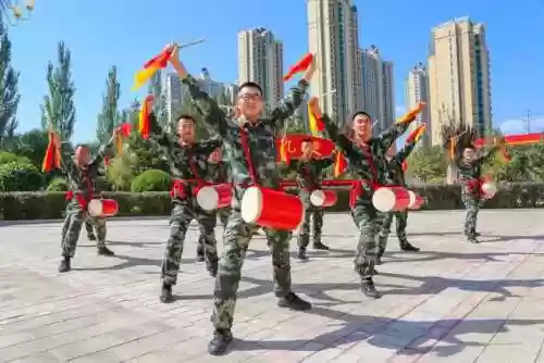 阵容威武意思(阵容大是什么意思)插图1