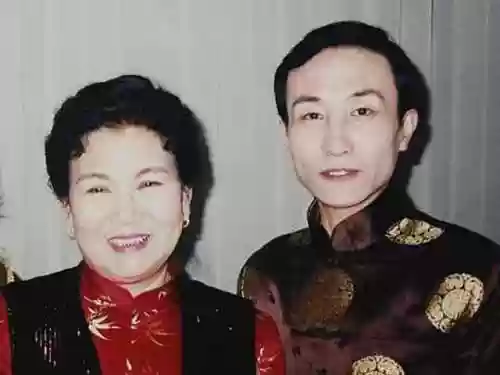 赵丽蓉出殡阵容(赵丽蓉得了啥病?)插图5 赵丽蓉出殡阵容(赵丽蓉得了啥病?)插图5