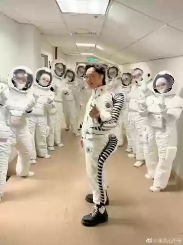 跨年阵容陈奕迅(陈奕迅跨年演唱会)