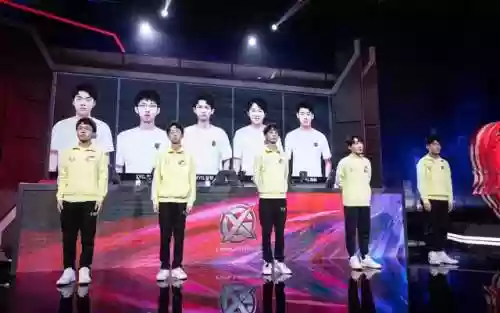 张大仙战队首发阵容是谁(张大仙当过职业选手吗)