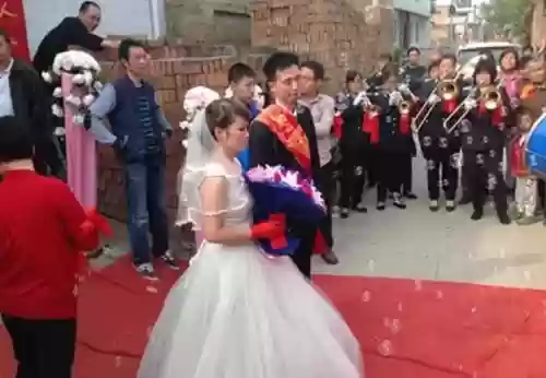 广西结婚阵容(广西百色壮族结婚风俗)插图7