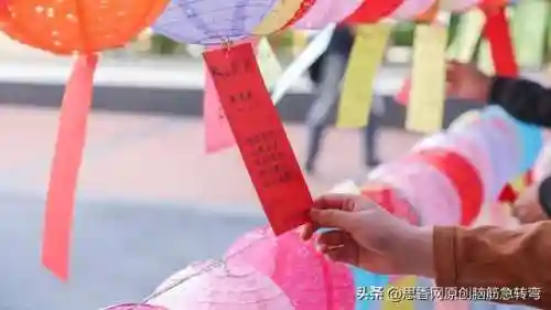 空对空导弹打一成语是什么(看图猜成语一个手指一个火箭)