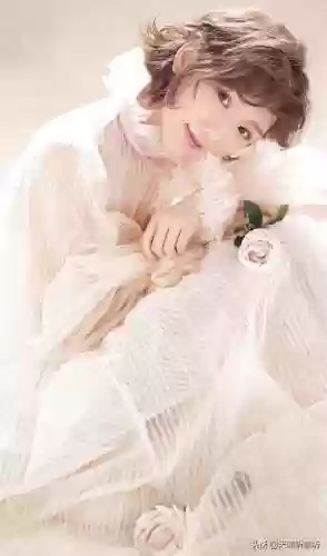 星月神话歌词(歌曲《美丽的神话》歌词)插图1