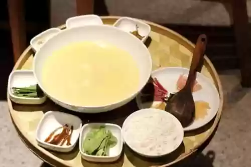 过桥米线阵容(过桥米线配菜图片大全)