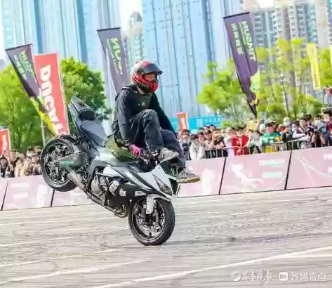 摩托特技表演(疯狂特技摩托车)插图5