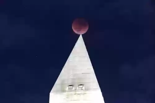 血月出现意味着什么-(血月出现三年内有灾)插图2