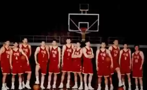 篮球各个年代最强阵容名单(NBA历届最佳阵容)
