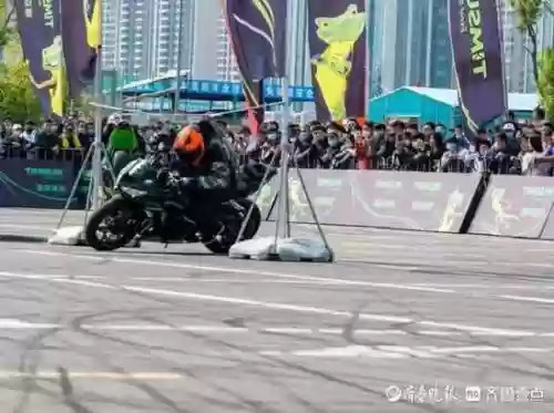 摩托特技表演(疯狂特技摩托车)插图4