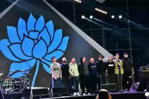 许巍2005 阵容(许巍的第一张专辑)