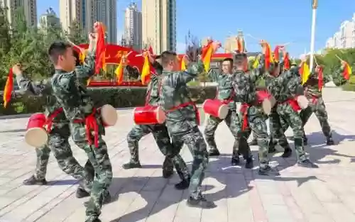 阵容威武意思(阵容大是什么意思)插图2
