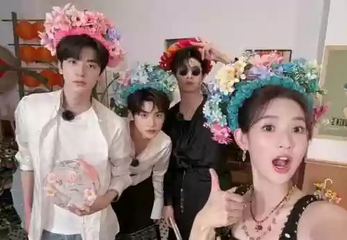 最强阵容簪花(王者模拟战最强阵容推荐)插图2