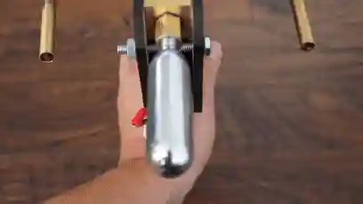 用一个口罩做一把枪(用纸壳做简单的枪)插图8