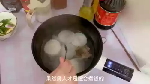 莲藕萝卜汤的做法(莲藕与白萝卜能一起煲汤吗)插图1