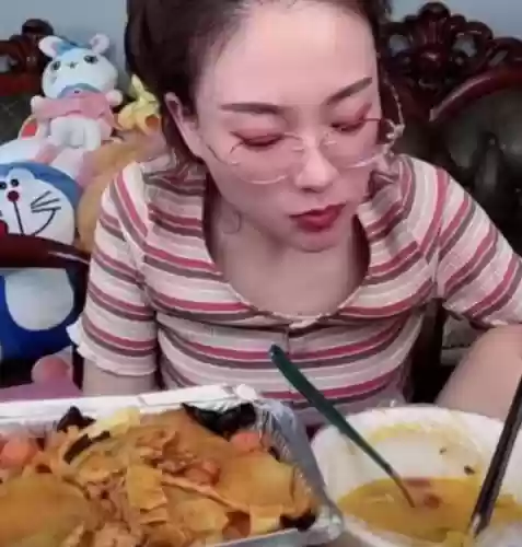泡泡龙脸上的黑斑是怎么回事(脸上出现黑色凸起黑斑)插图24