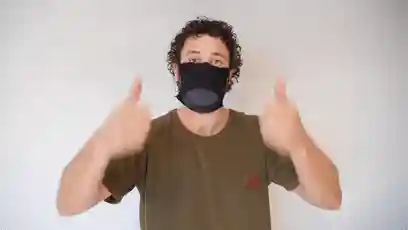用一个口罩做一把枪(用纸壳做简单的枪)