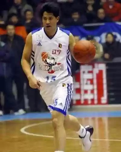辽宁男篮队史最强阵容队员(周琦下赛季会加盟辽宁男篮吗)插图2