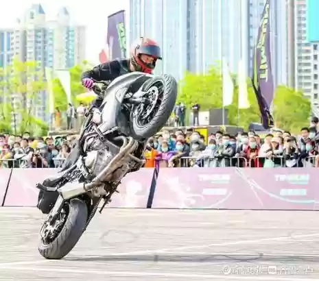 摩托特技表演(疯狂特技摩托车)插图3