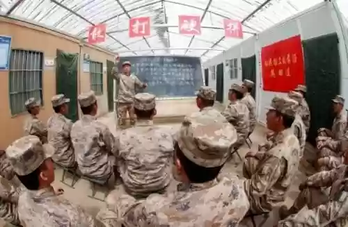 红军游戏手机版(八路军打仗游戏)插图1