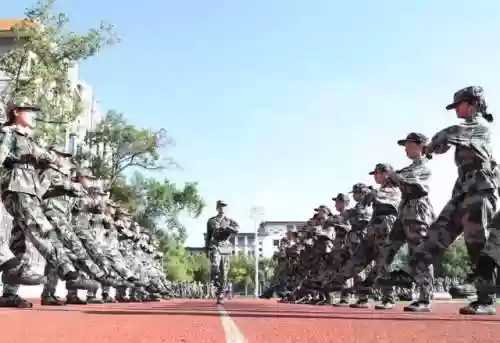 军训阵容队形(军训的训练项目有哪些)插图5