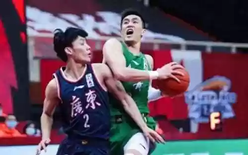 三内线阵容(三中锋阵型)