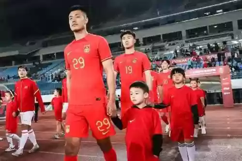 首发阵容文案(服装新款上新的文案)插图1