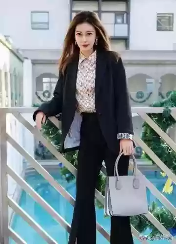 黑西服阵容(黑西装怎么搭配全身)插图5