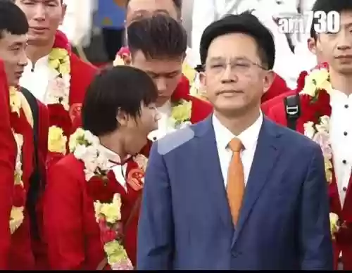 熬夜包阵容(熬夜脸上起包怎么下去)插图2