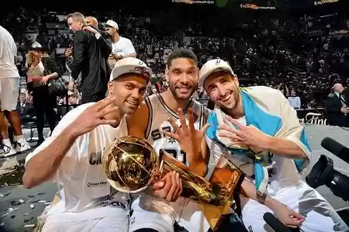 经典队阵容(NBA历届最佳阵容)插图4