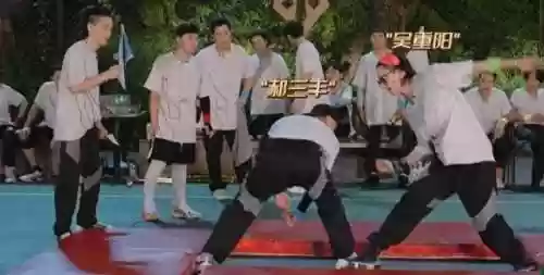 剥离式阵容(离吞紧阵容详解)