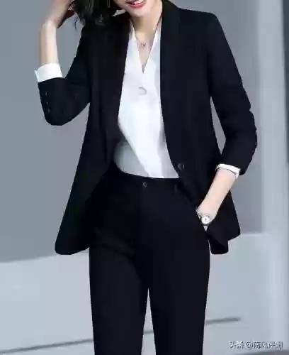 黑西服阵容(黑西装怎么搭配全身)插图1