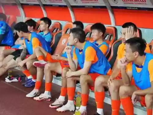 阵容如何轮换(篮球比赛中轮换阵容的方法)