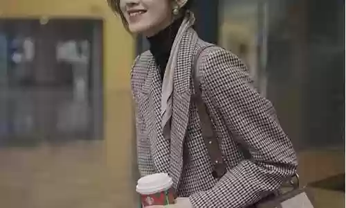 西装外套女怎么搭配阵容