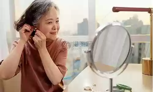 老奶奶适合什么阵容搭配
